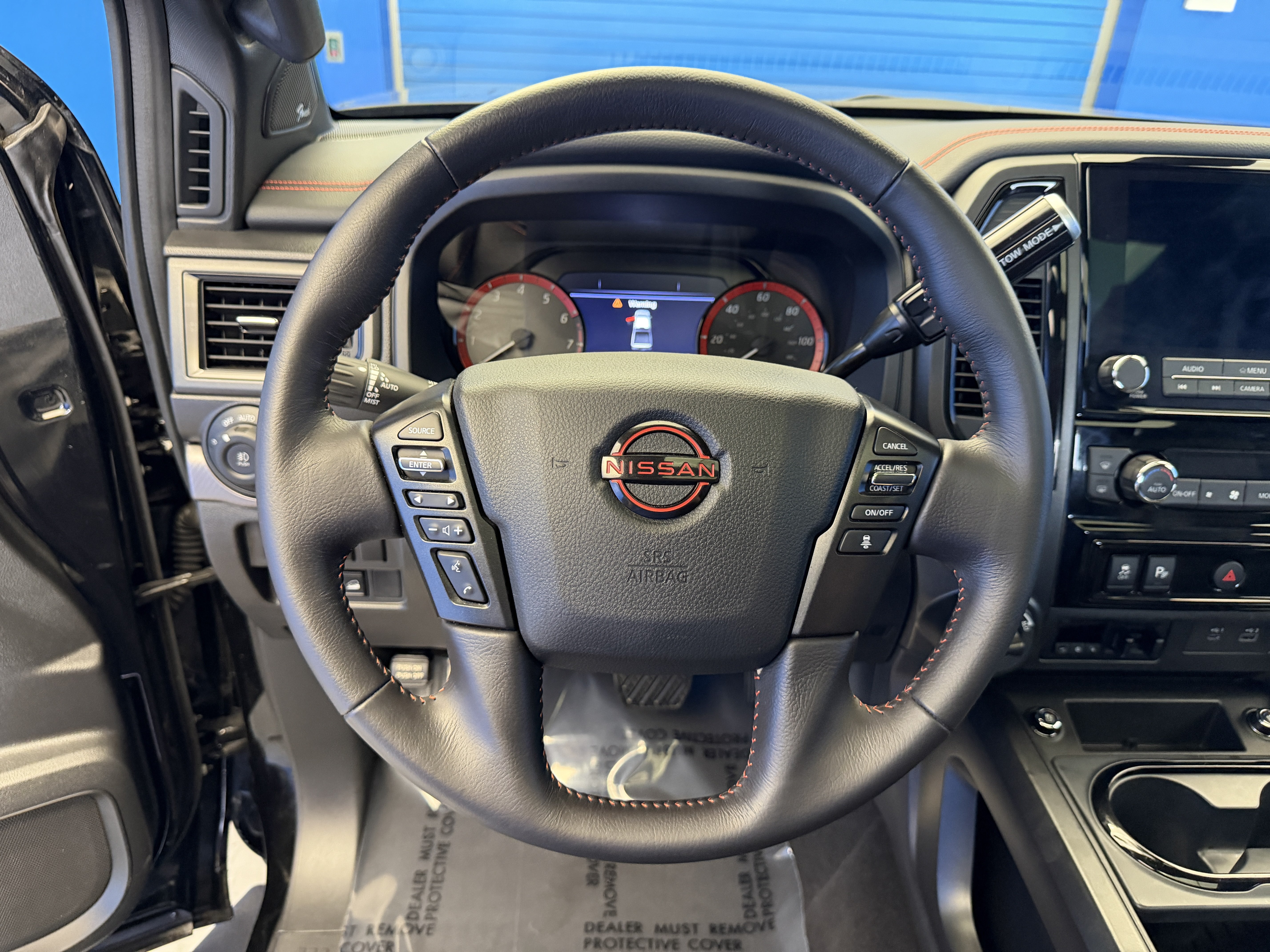 Used 2024 Nissan Titan PRO-4X w/ Pro-4x Convenience Package AWD/4WD image 16