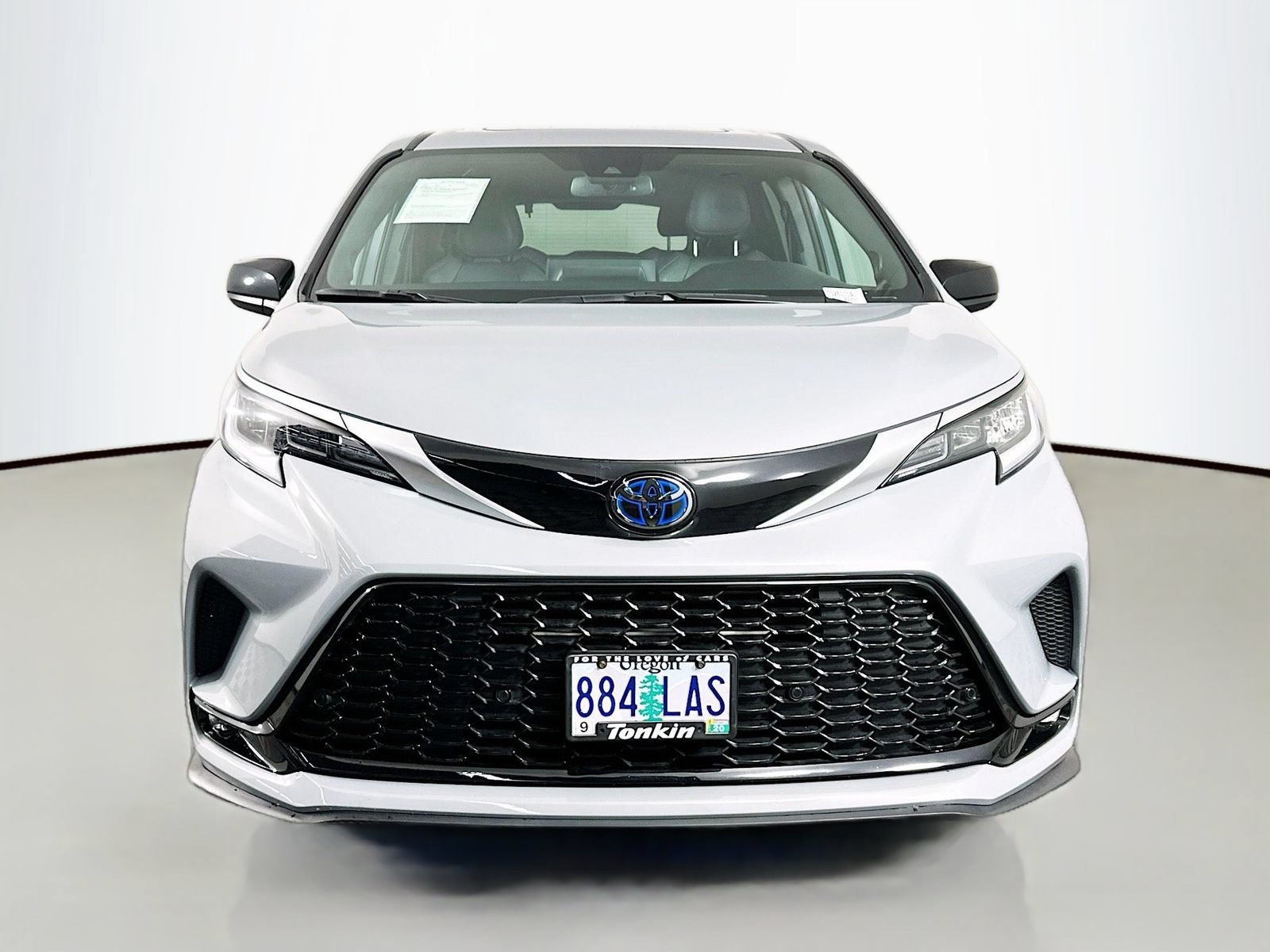 Certified 2023 Toyota Sienna XSE w/ XSE Plus Package AWD/4WD image 2