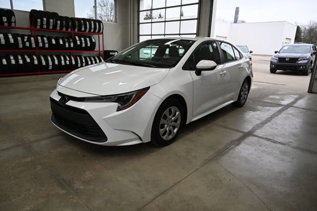 Used 2023 Toyota Corolla LE image 8