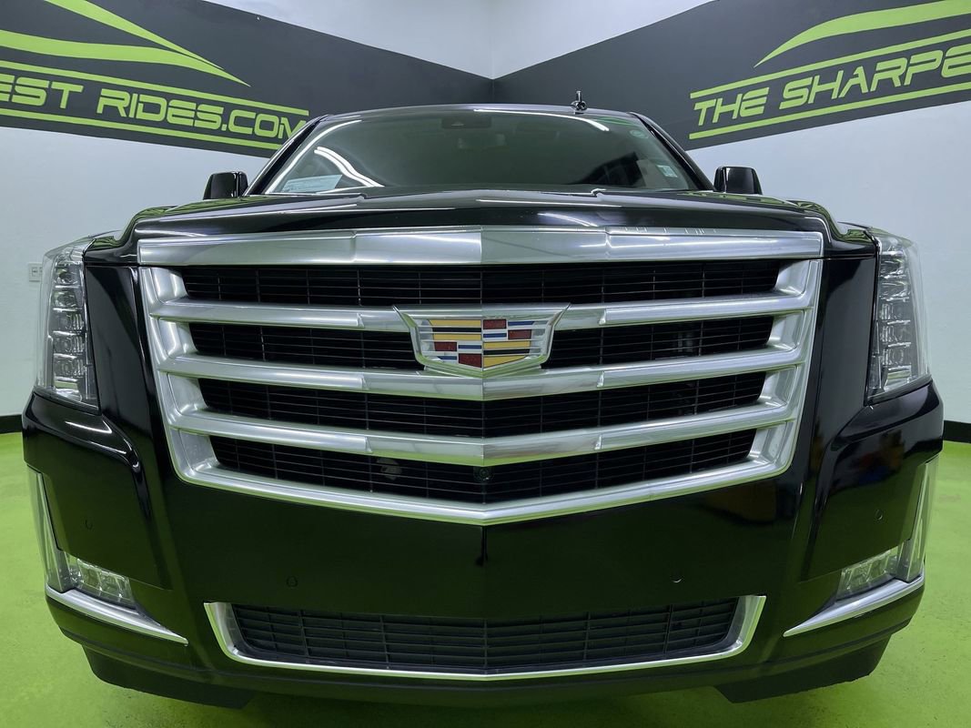 Used 2017 Cadillac Escalade Luxury image 3