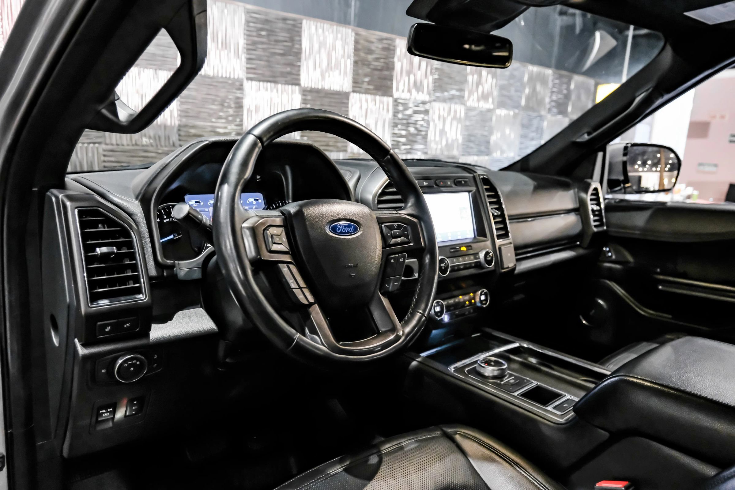 Used 2021 Ford Expedition Limited image 3