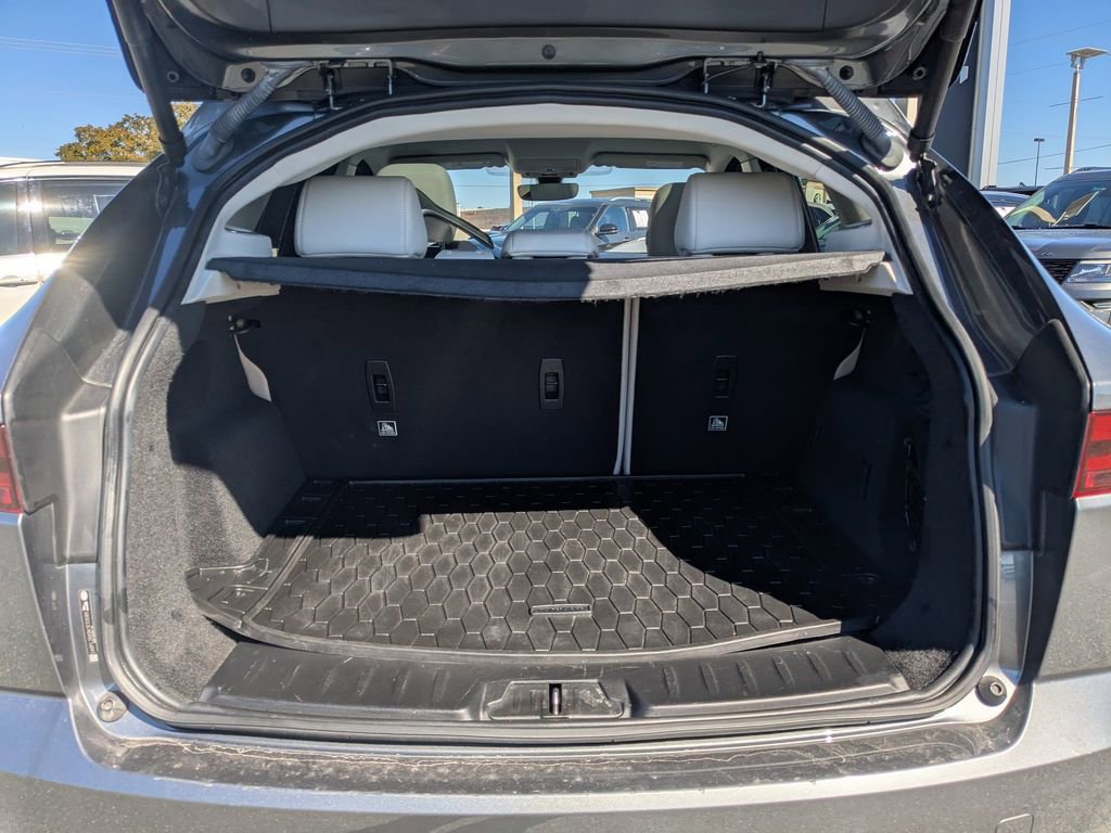 Used 2019 Jaguar E-PACE R-Dynamic SE image 13