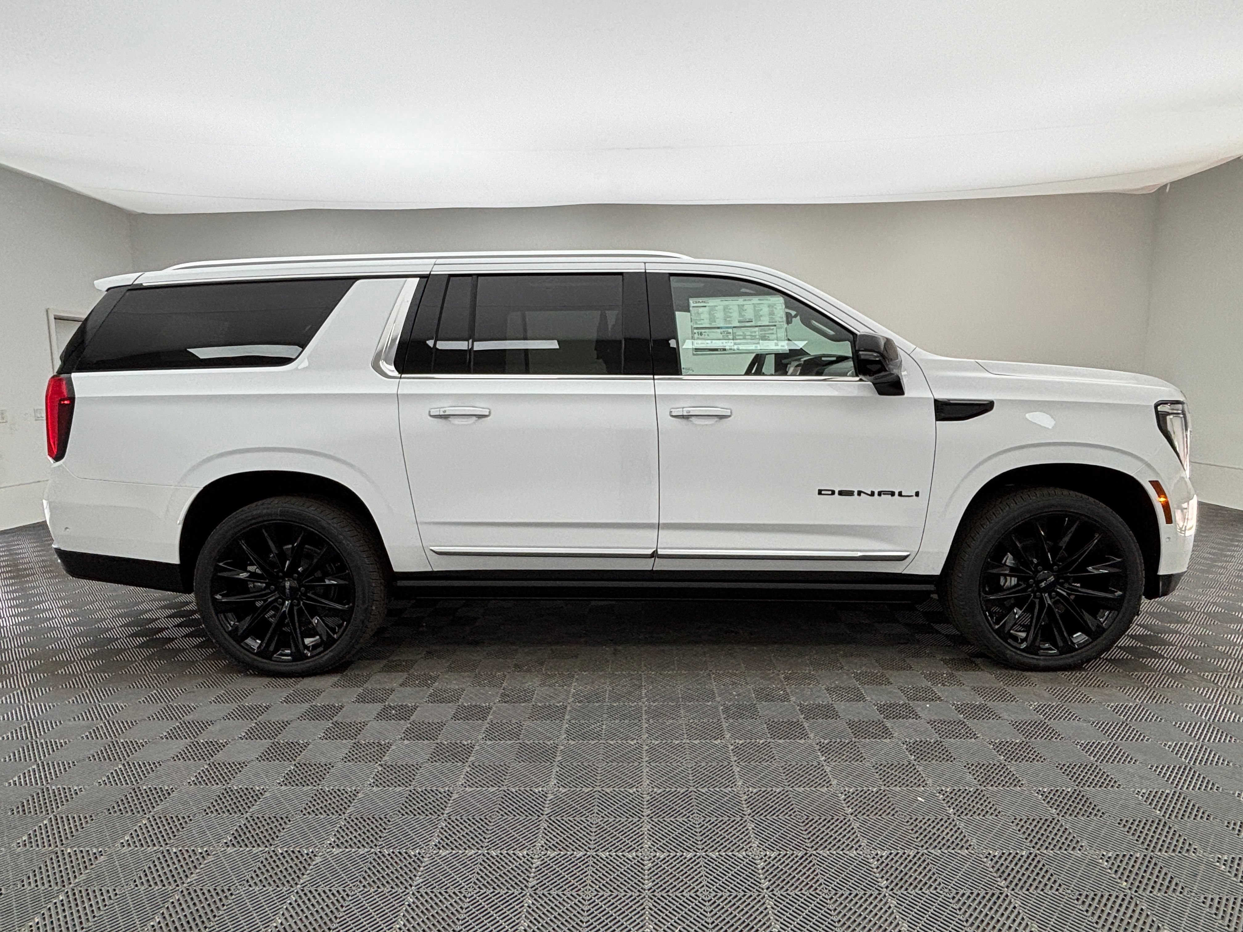 New 2026 GMC Yukon XL Denali w/ Denali Reserve Package AWD/4WD image 10