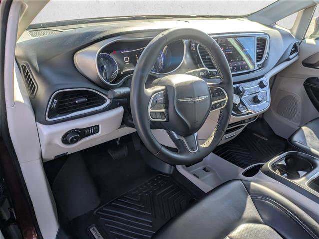 Used 2023 Chrysler Pacifica Touring-L image 9