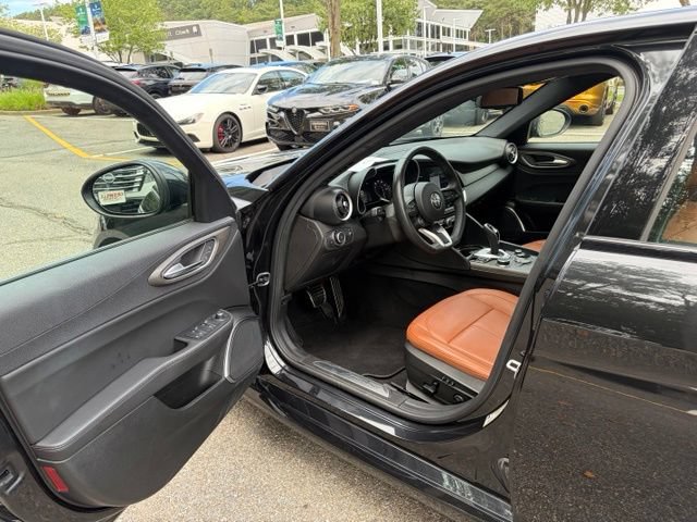 Used 2023 Alfa Romeo Giulia Ti AWD/4WD image 19