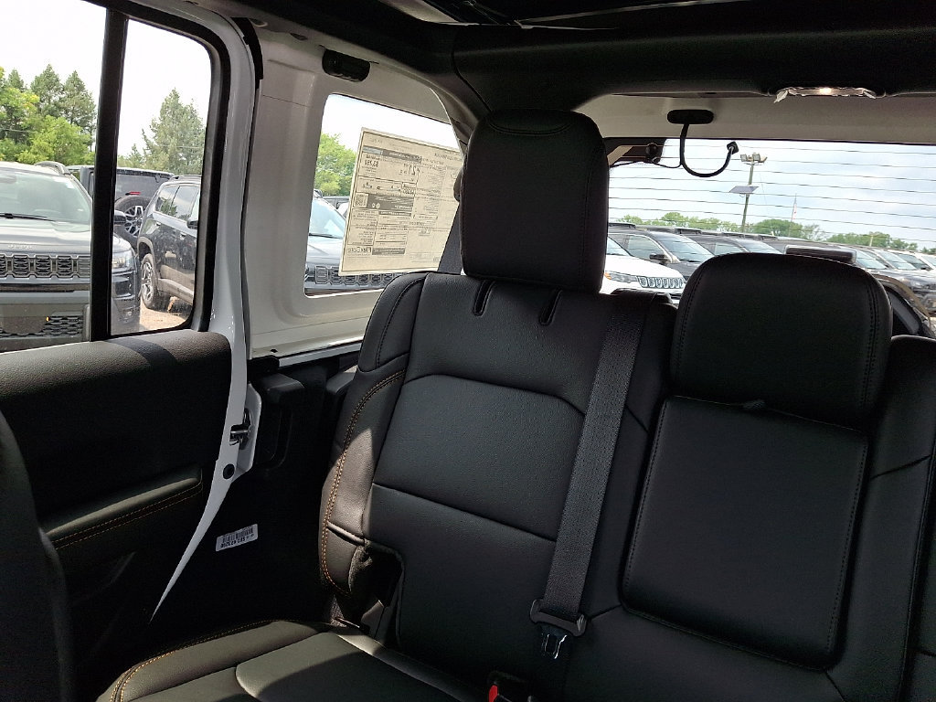 New 2026 Jeep Wrangler Unlimited Sahara AWD/4WD image 13