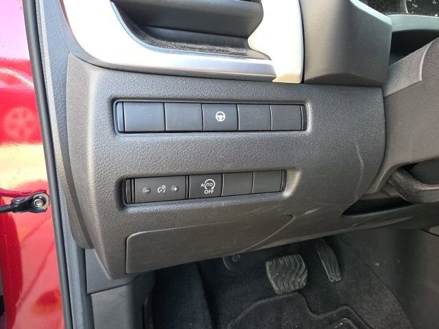 Used 2023 Nissan Rogue SV image 14