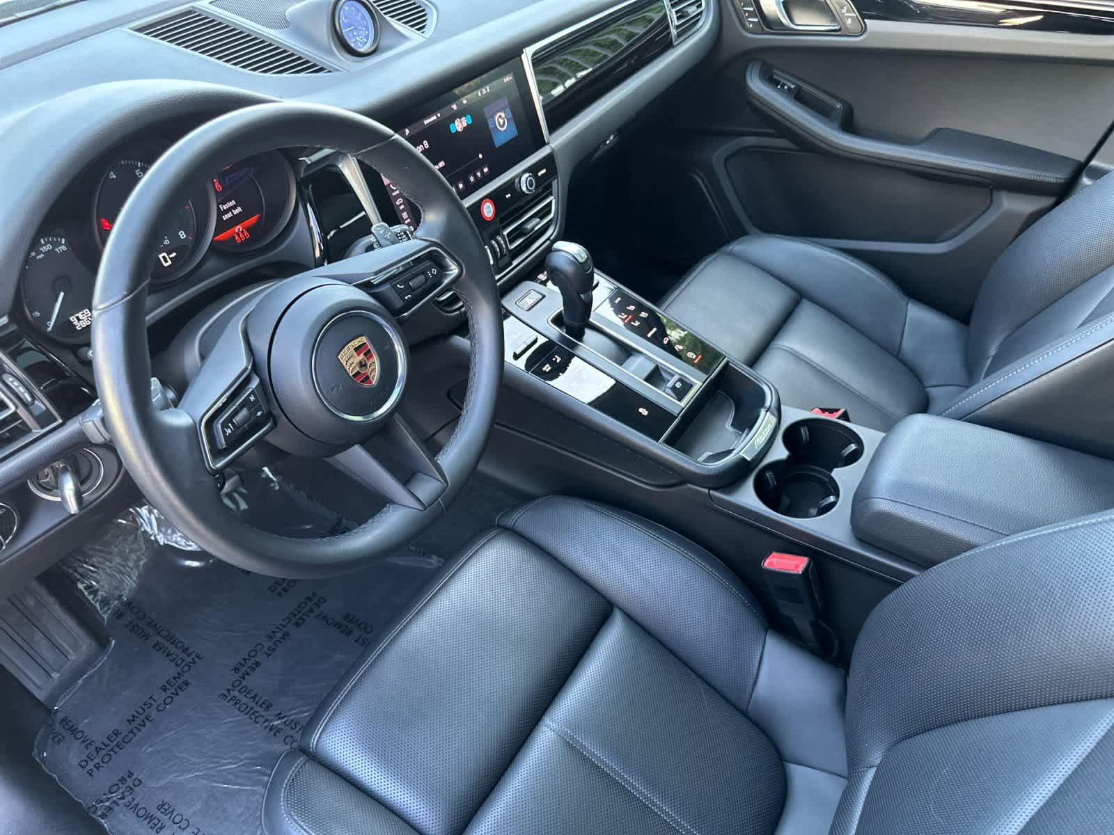 Certified 2025 Porsche Macan AWD/4WD image 4
