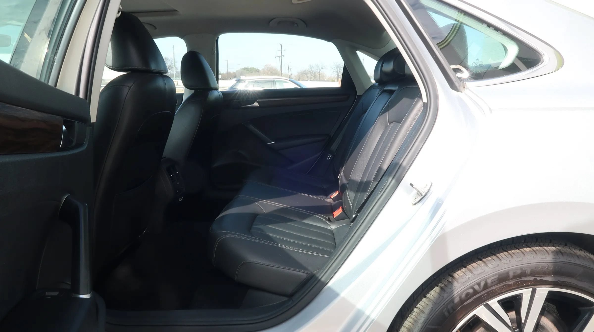 Used 2020 Volkswagen Passat 2.0T SEL FWD image 19