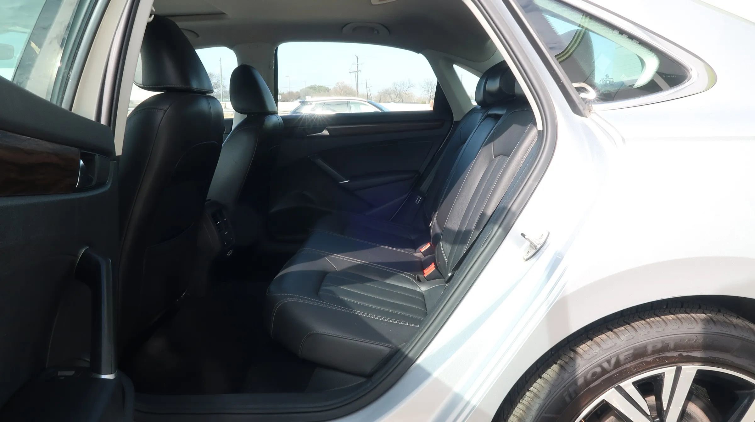 Used 2020 Volkswagen Passat 2.0T SEL image 19