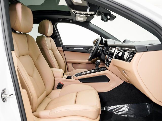 Certified 2025 Porsche Macan image 24