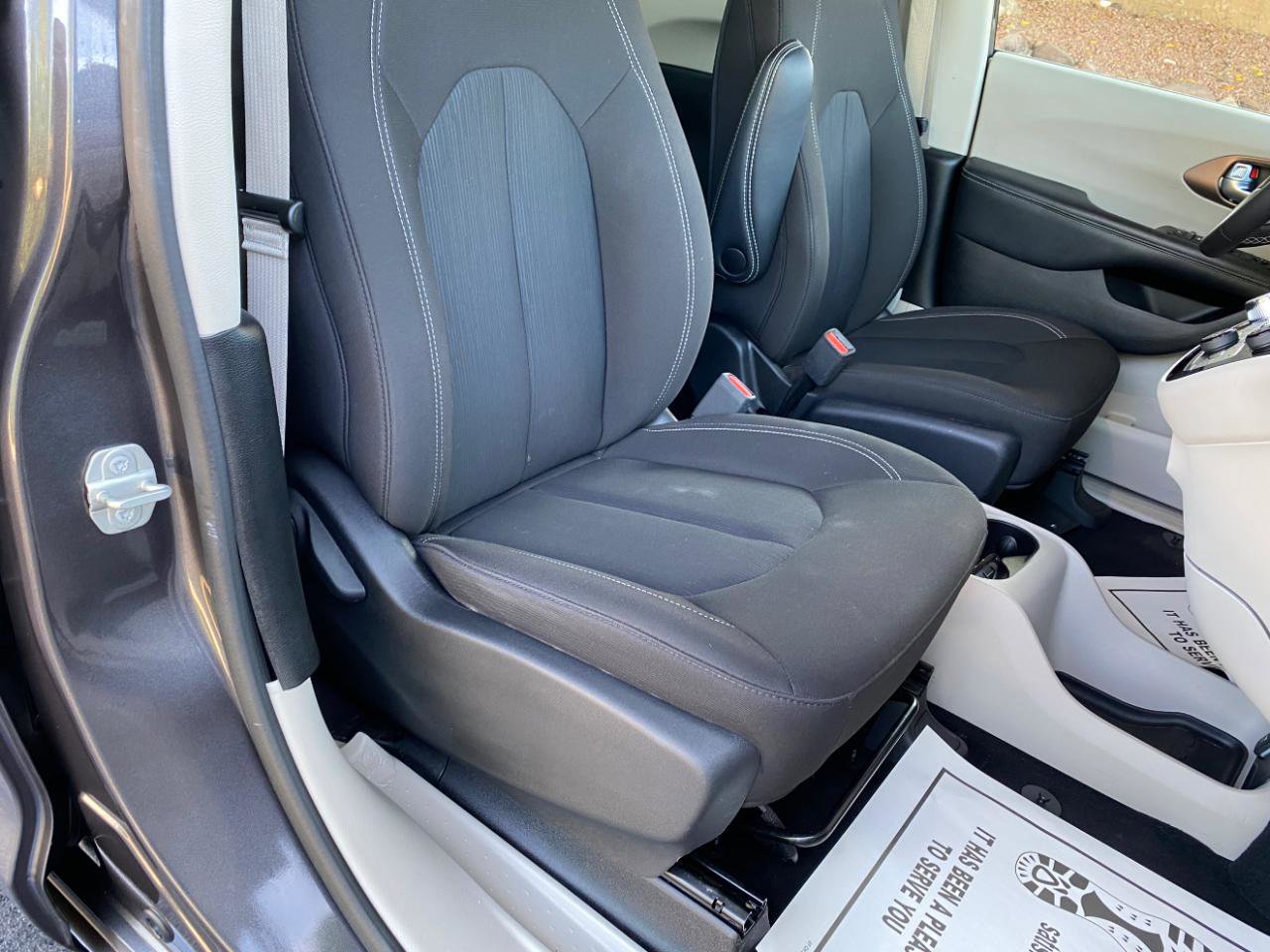 Used 2023 Chrysler Voyager LX FWD image 48