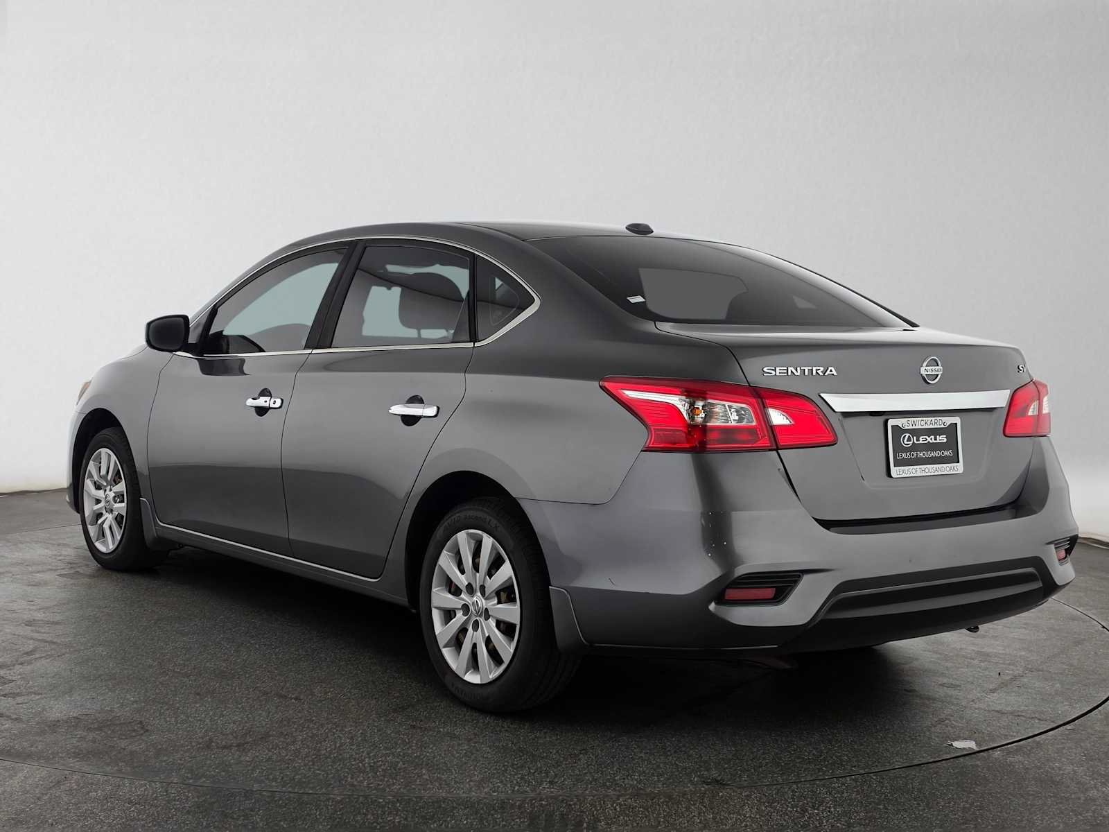 Used 2017 Nissan Sentra SV w/ Driver's Assist Package FWD image 5