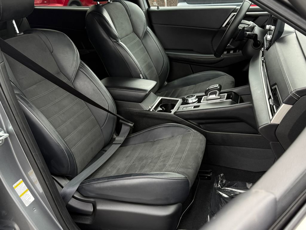 Used 2024 Mitsubishi Outlander SE image 11