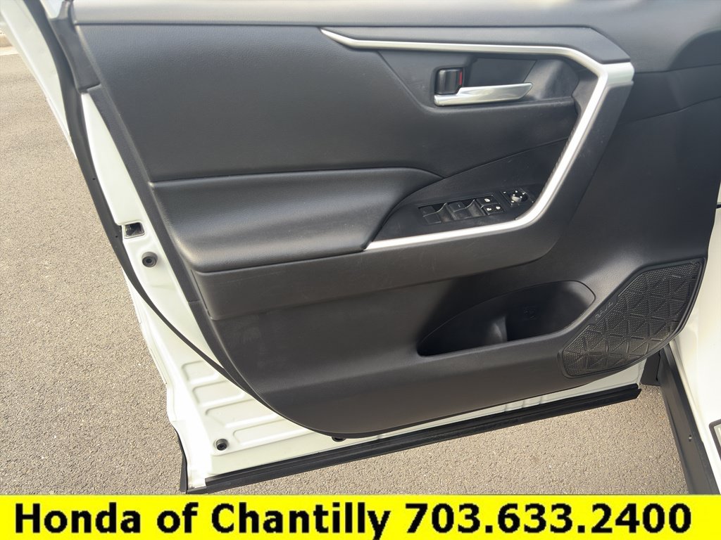 Used 2021 Toyota RAV4 XLE AWD/4WD image 20
