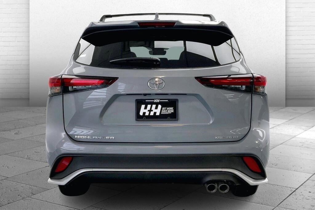 Used 2025 Toyota Highlander XSE image 3