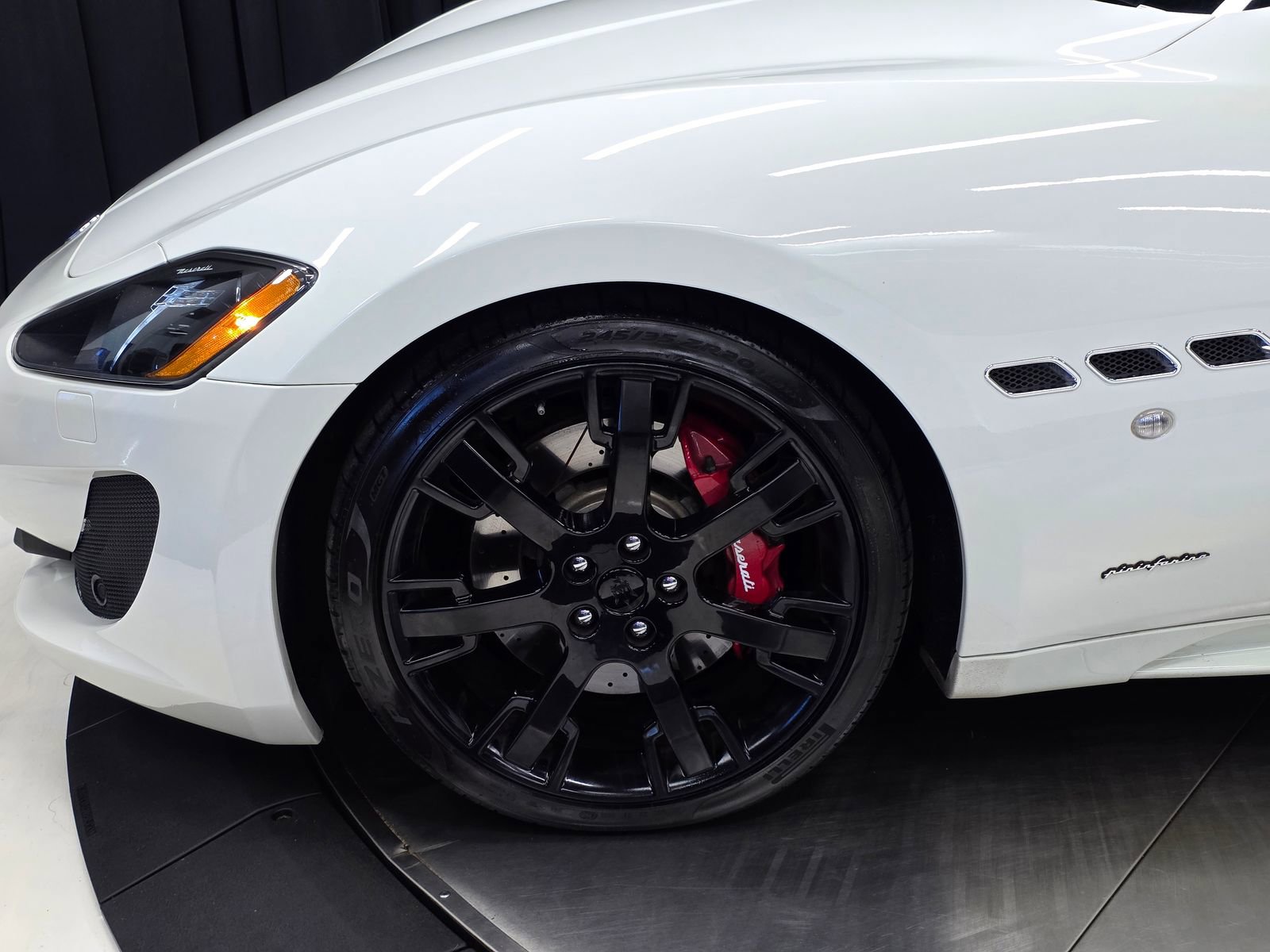 Used 2015 Maserati GranTurismo Sport RWD image 35