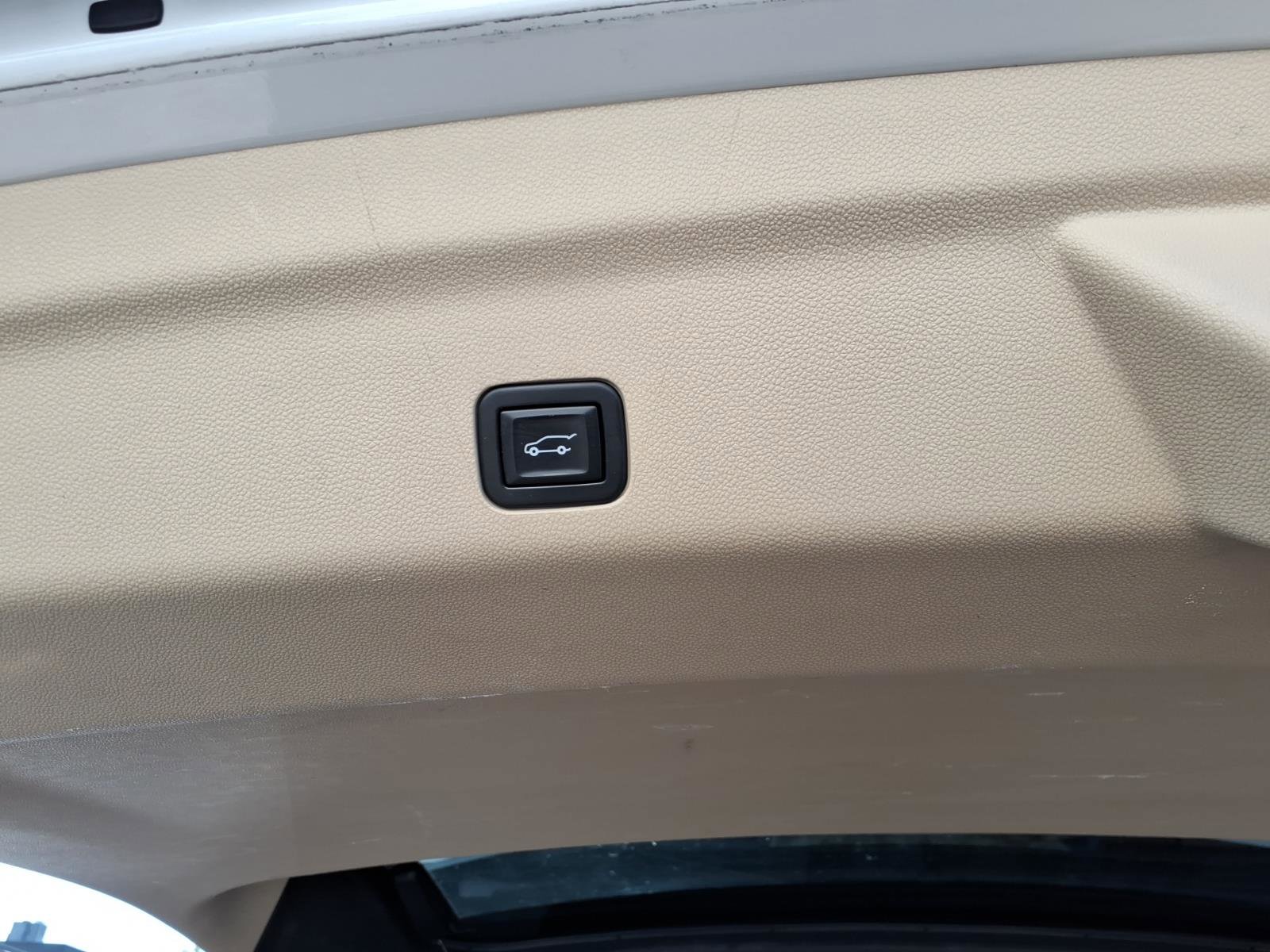 Used 2021 Cadillac Escalade ESV Premium Luxury w/ Performance Package image 10