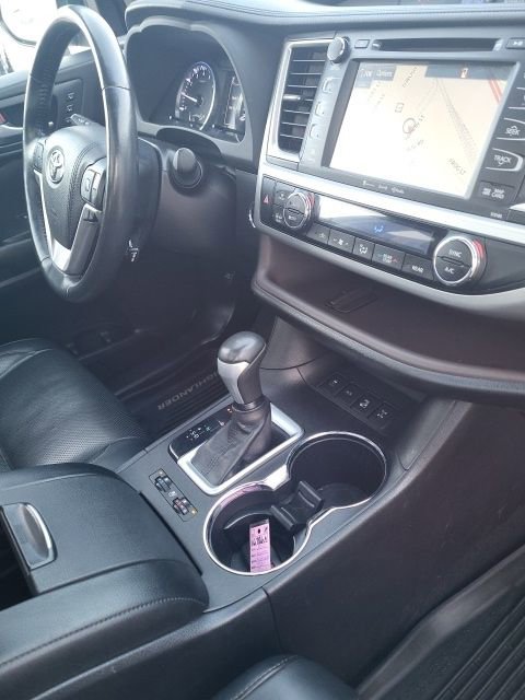 Used 2017 Toyota Highlander Limited Platinum image 8