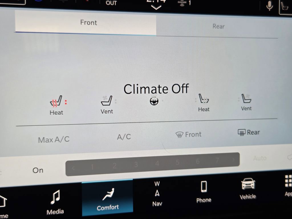 Certified 2025 Chrysler Pacifica Limited image 7