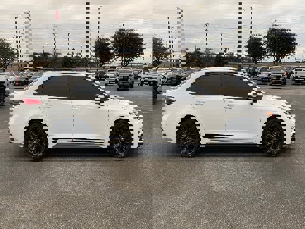 Used 2025 Toyota Corolla SE image 4