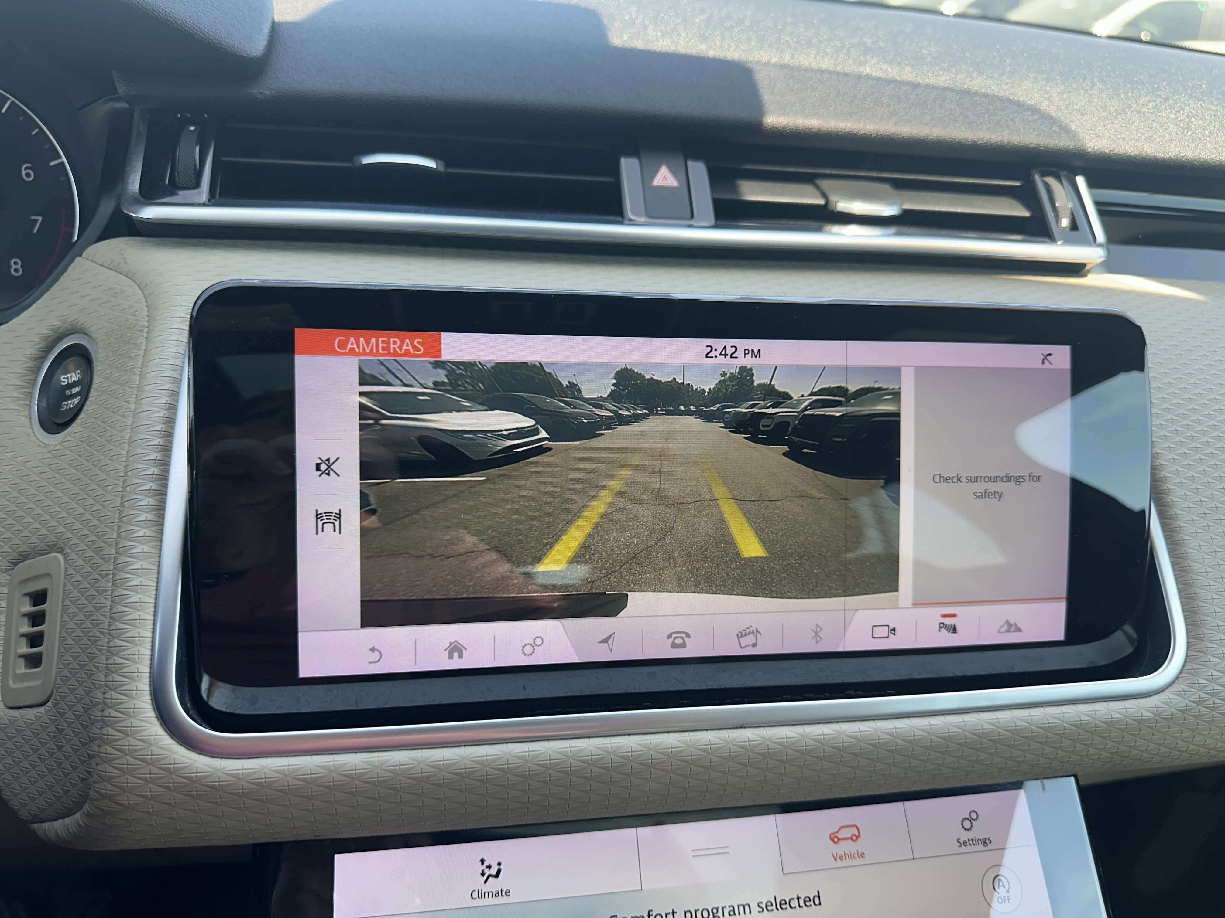 Used 2020 Land Rover Range Rover Velar S image 25