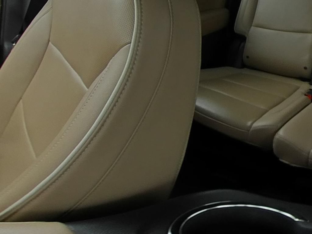 Used 2024 Chevrolet Suburban Premier RWD image 15