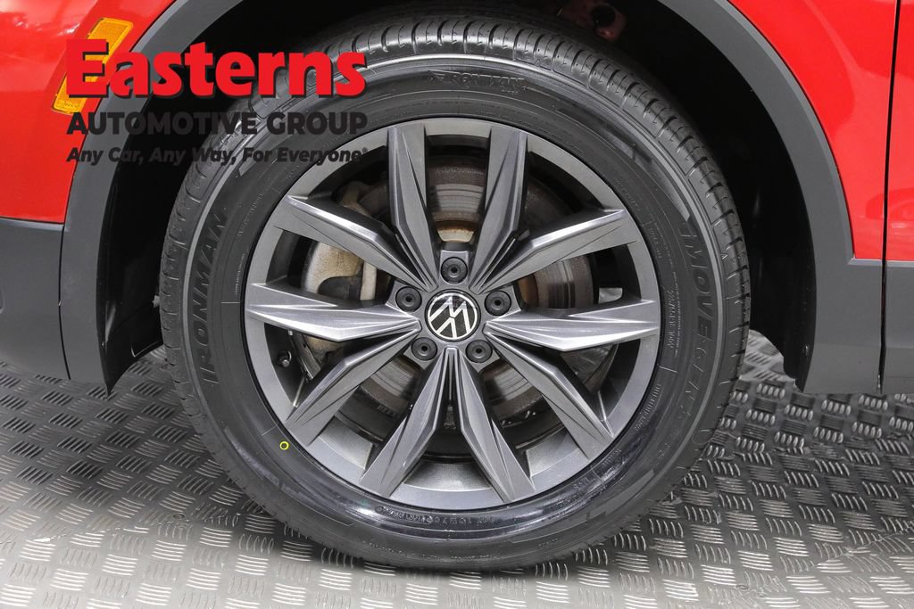 Used 2023 Volkswagen Tiguan SE AWD/4WD image 30