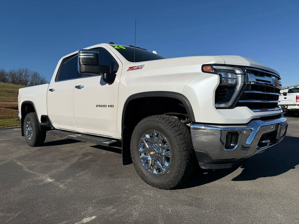 Used 2024 Chevrolet Silverado 2500 LTZ w/ LTZ Convenience Package AWD/4WD image 4