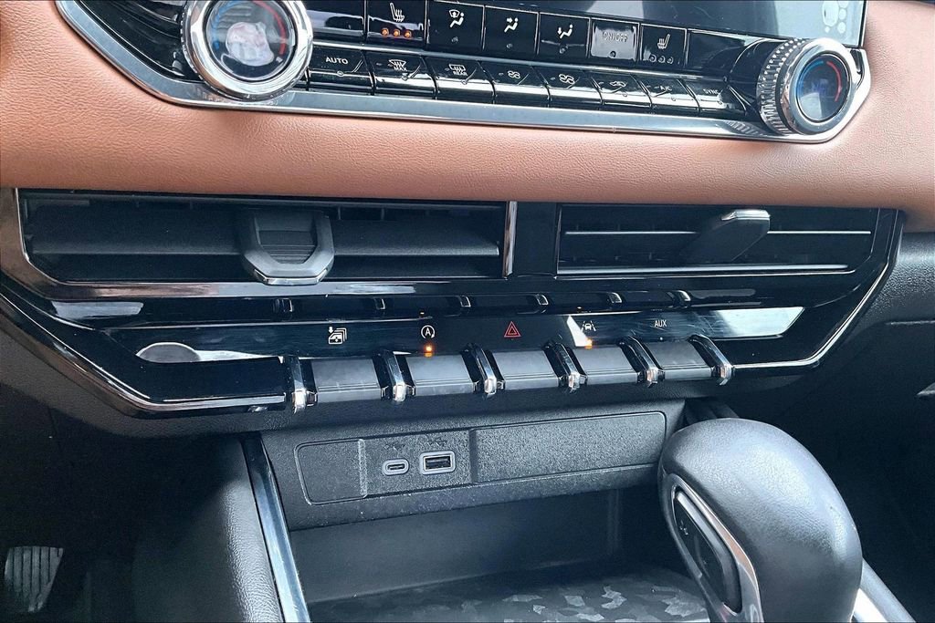 Used 2024 GMC Canyon AT4 image 14