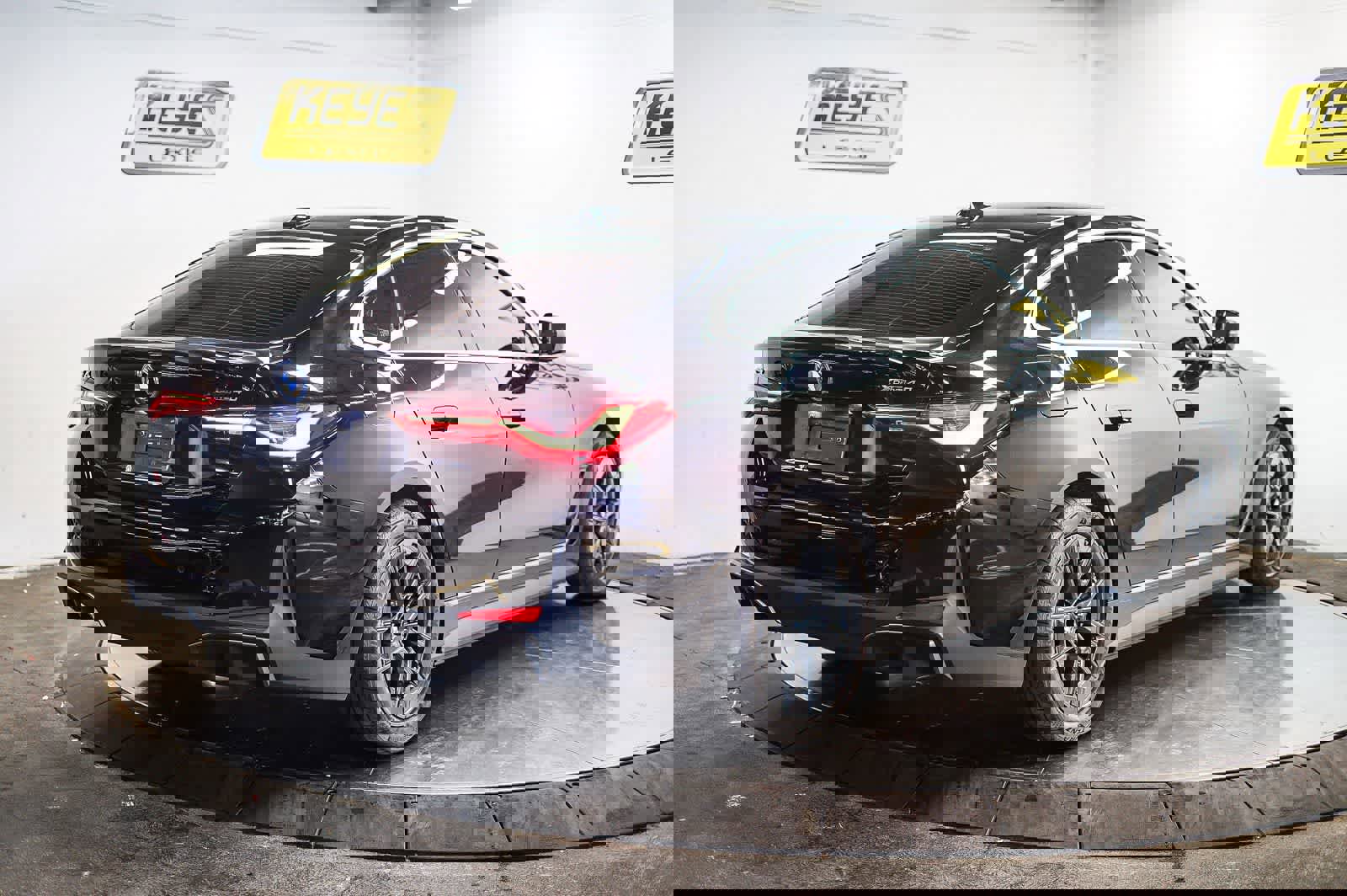 Used 2025 BMW i4 xDrive40i w/ Driving Assistance Package image 4