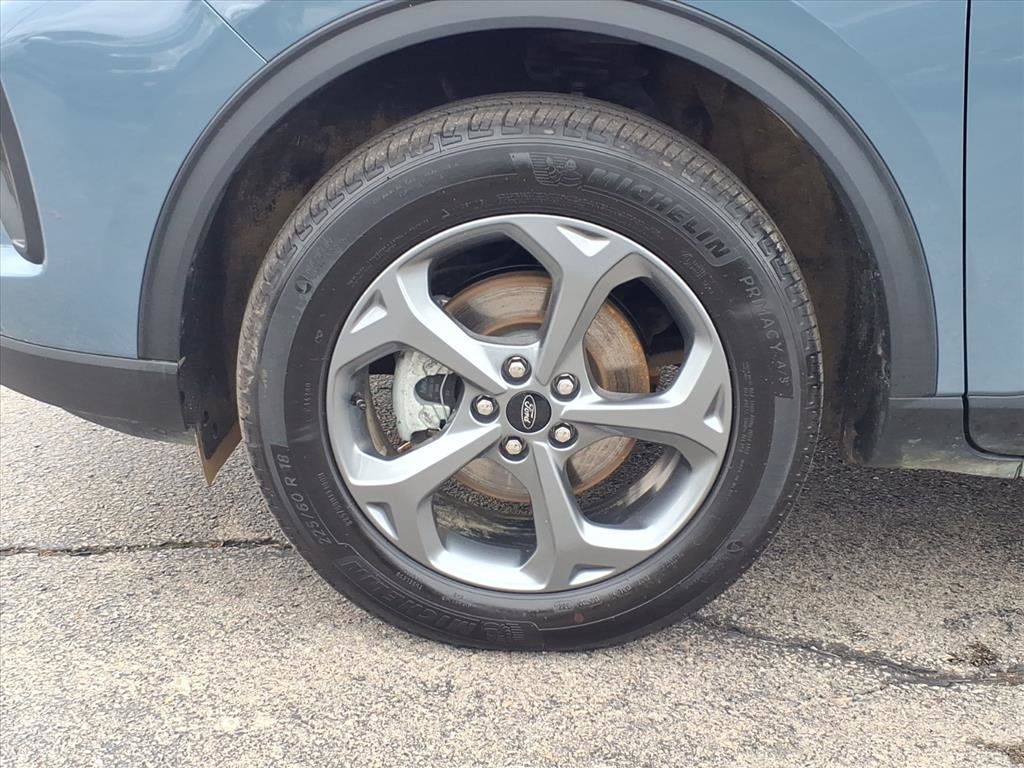 Used 2025 Ford Escape ST-Line w/ Cold Weather Package AWD/4WD image 8