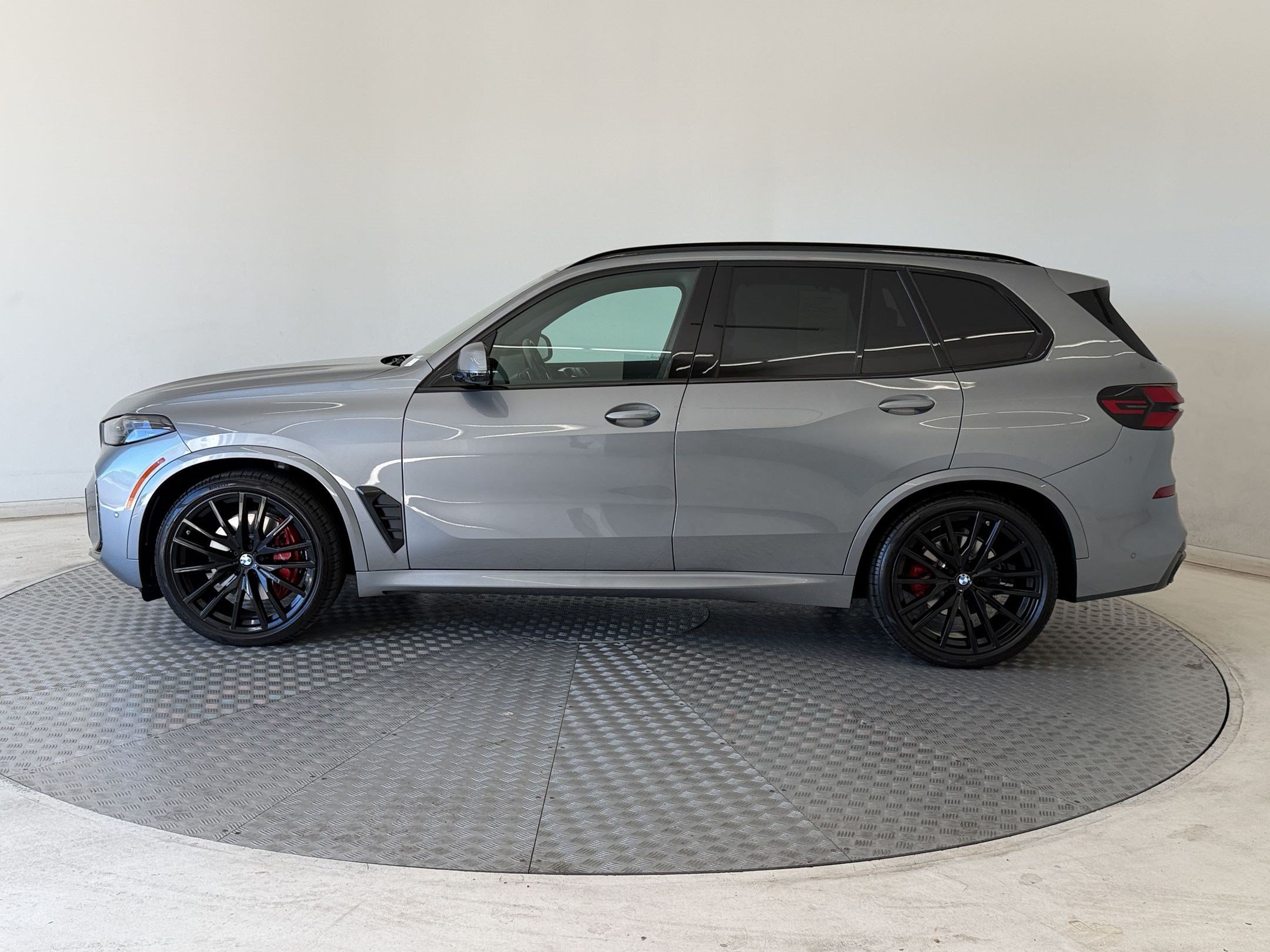 Used 2026 BMW X5 xDrive40i w/ Executive Package AWD/4WD image 2
