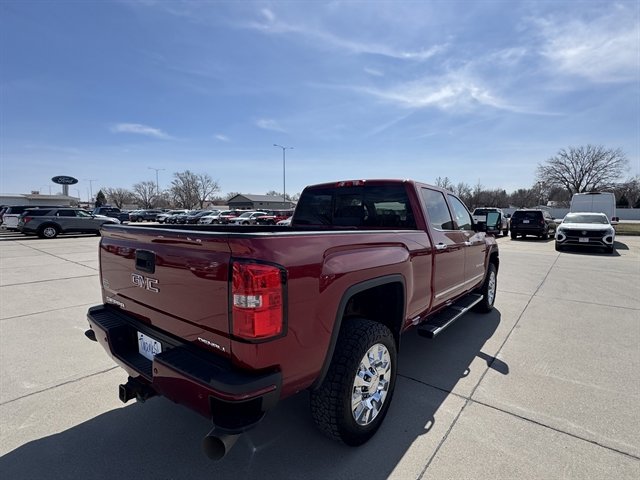 Used 2019 GMC Sierra 2500 Denali w/ Duramax Plus Package AWD/4WD image 3