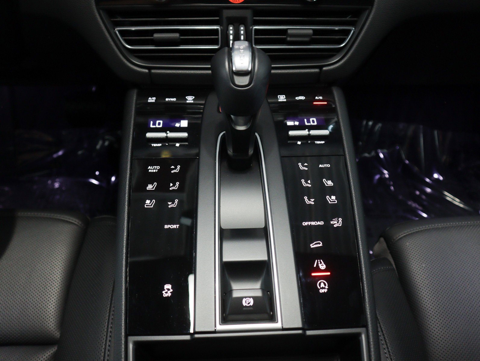 Certified 2026 Porsche Macan AWD/4WD image 23
