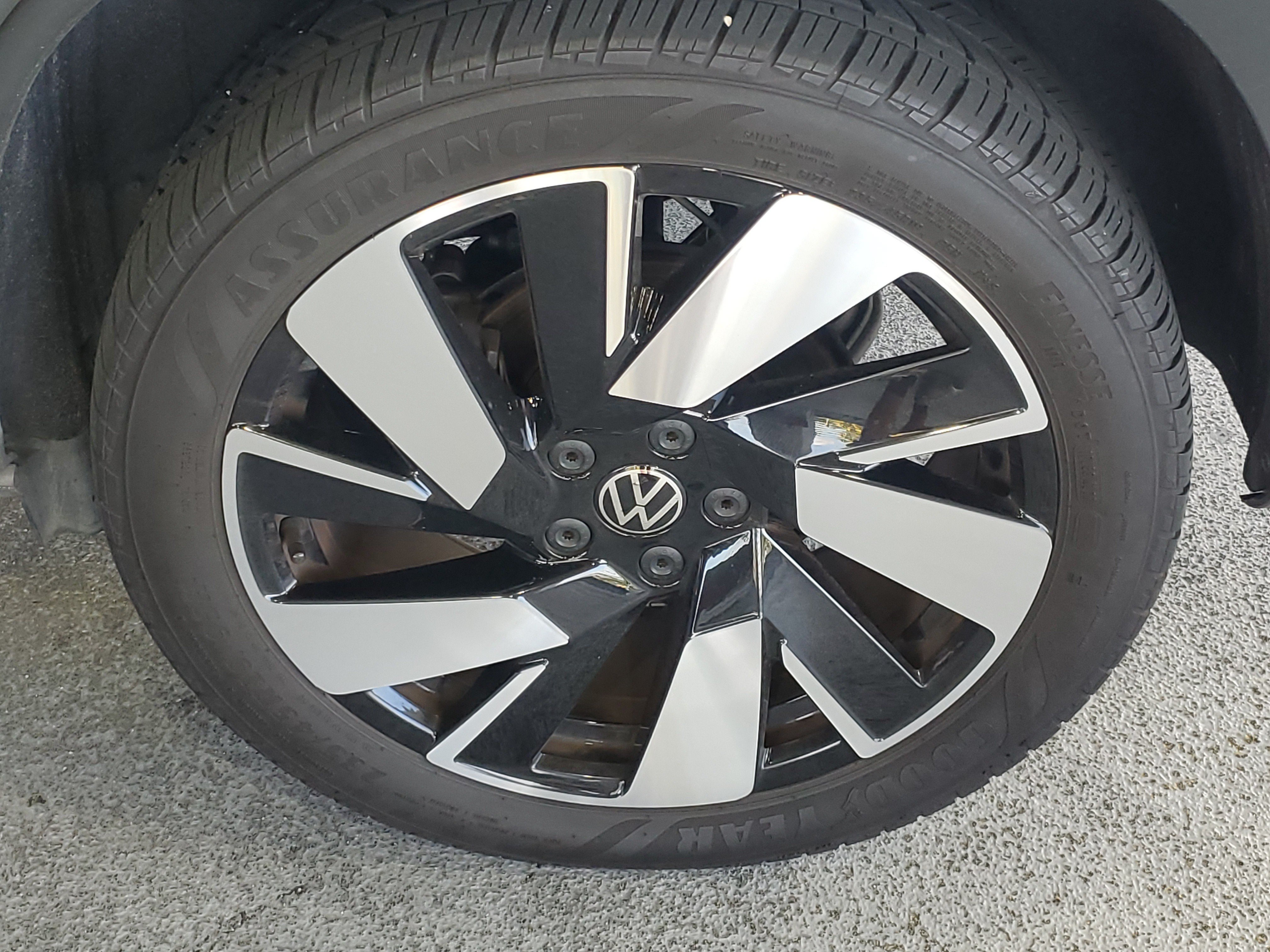 Used 2024 Volkswagen Taos SEL AWD/4WD image 7