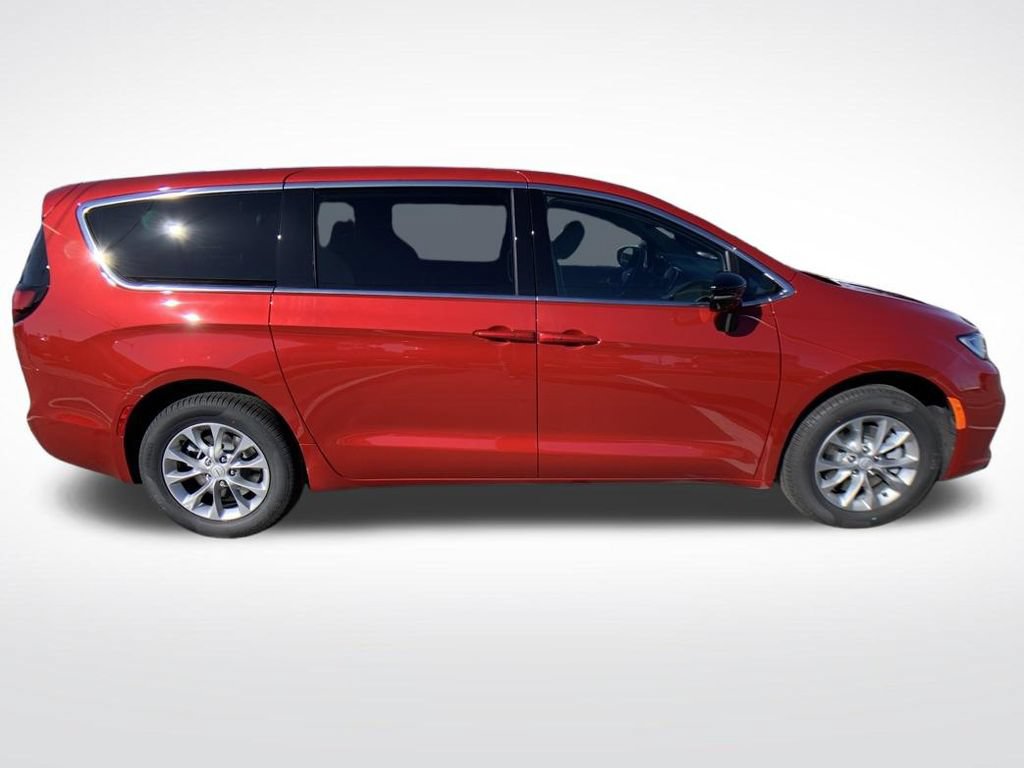 New 2026 Chrysler Pacifica Select AWD/4WD image 6