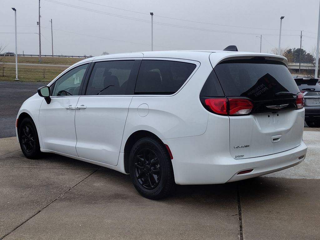 Used 2024 Chrysler Voyager LX image 19