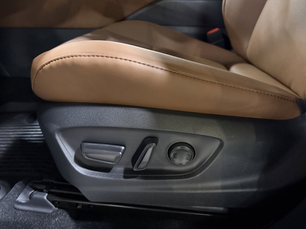 New 2025 Toyota Crown Signia Limited image 16