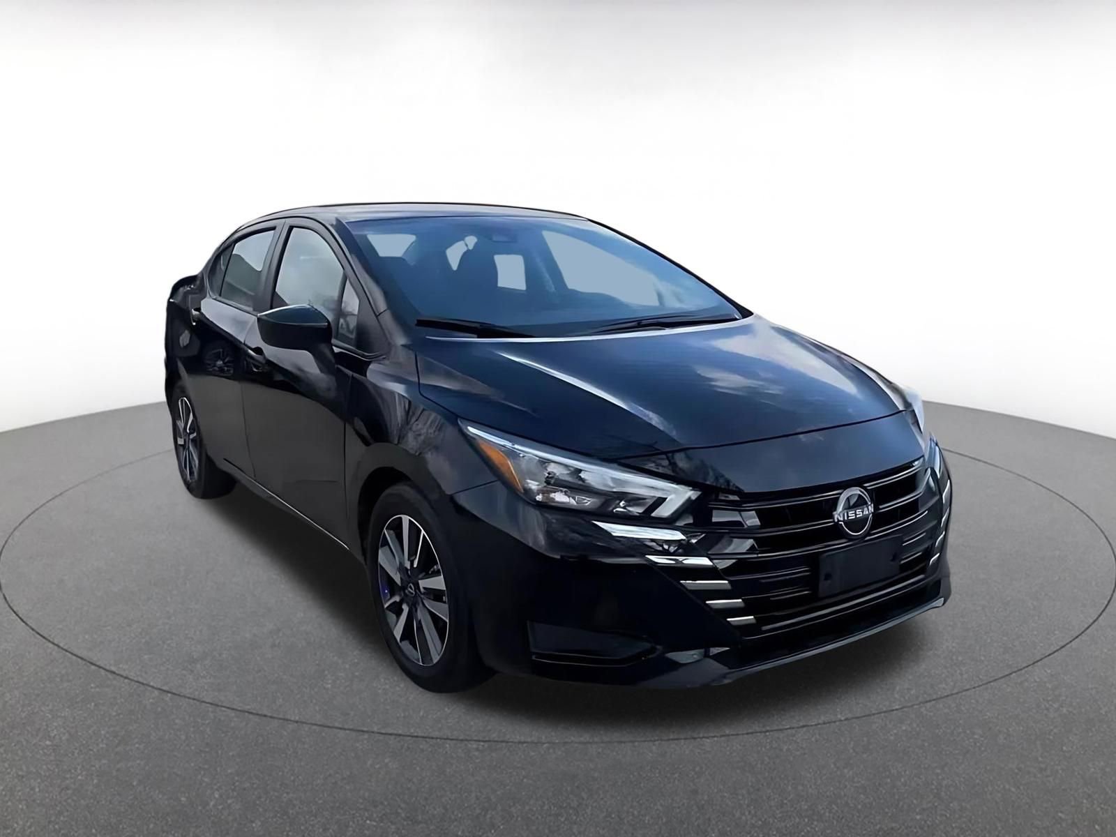 Used 2025 Nissan Versa SV FWD image 3