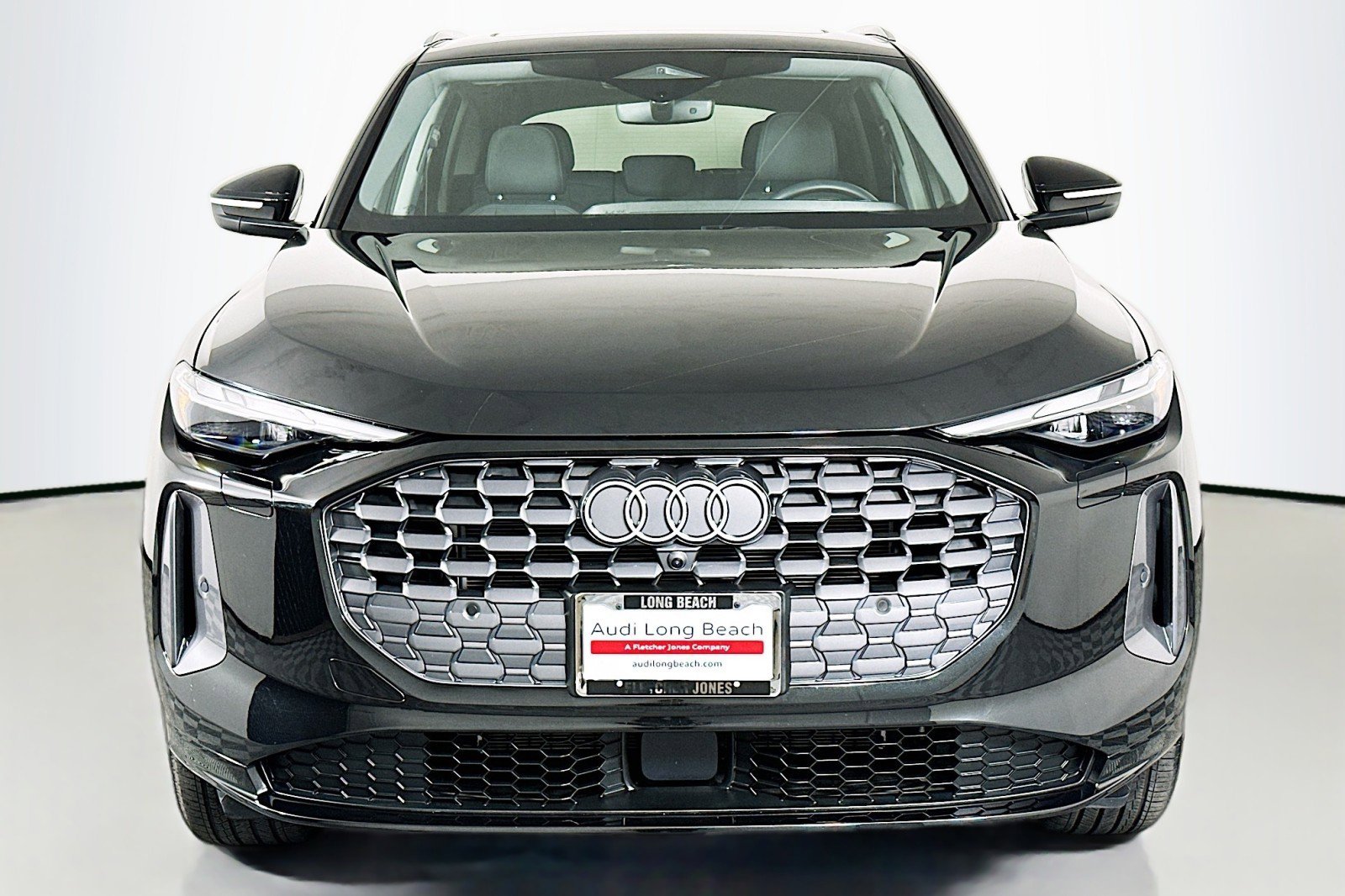 Used 2025 Audi Q5 Premium w/ Convenience Package image 2