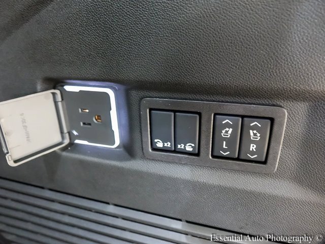 Used 2025 GMC Yukon Elevation image 24