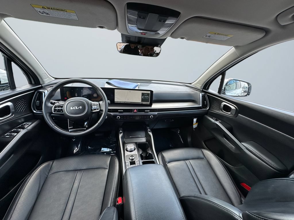 Used 2025 Kia Sorento EX AWD/4WD image 10
