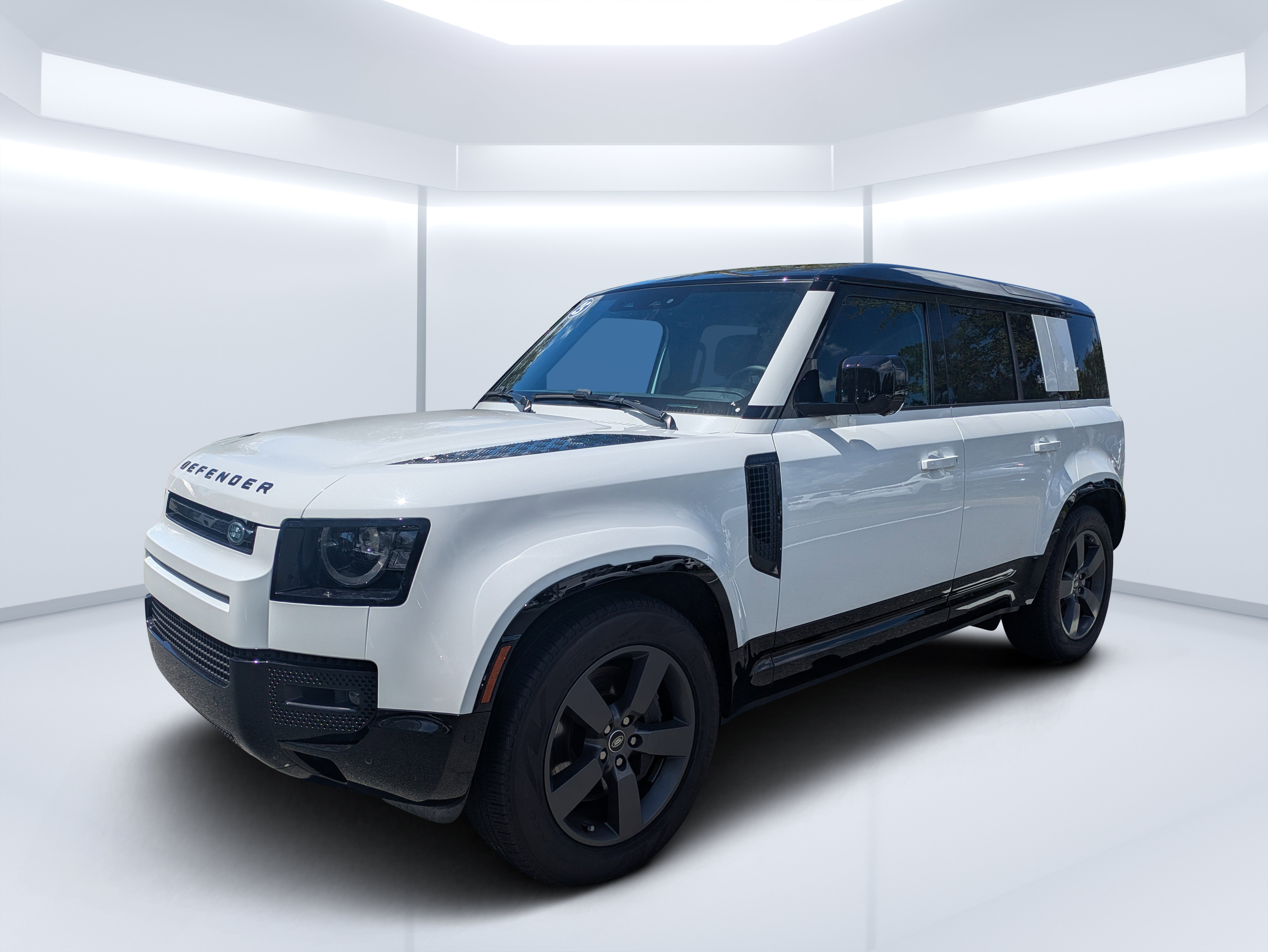 Used 2025 Land Rover Defender 110 X-Dynamic SE AWD/4WD image 7