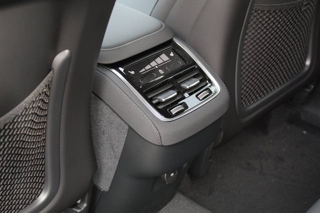 New 2026 Volvo XC90 B6 Plus w/ Protection Package Premier AWD/4WD image 15