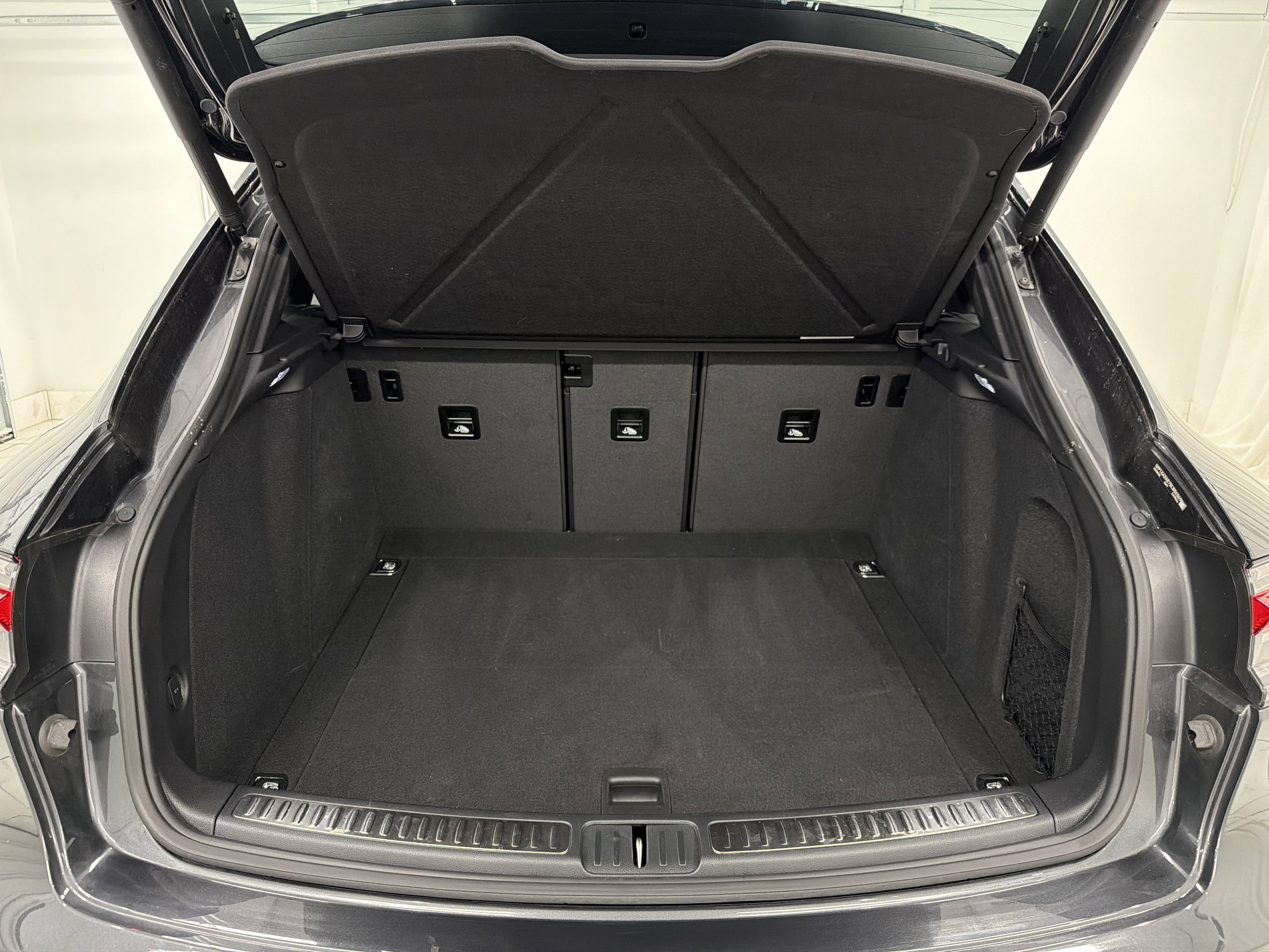 Certified 2025 Porsche Macan image 62