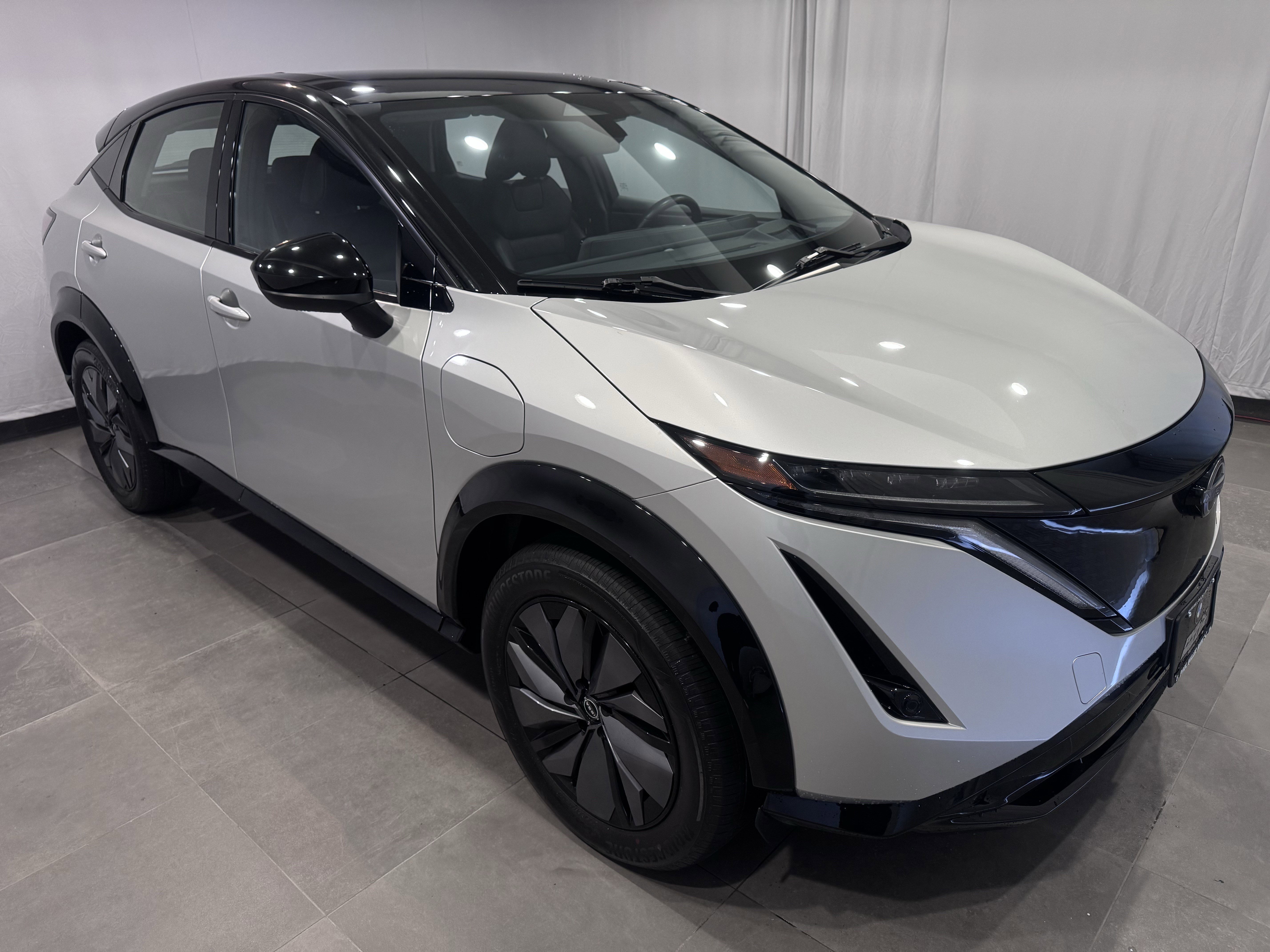 Used 2023 Nissan Ariya AWD image 3