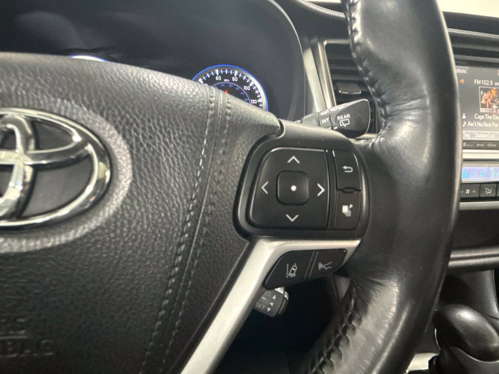 Used 2017 Toyota Highlander XLE AWD/4WD image 24