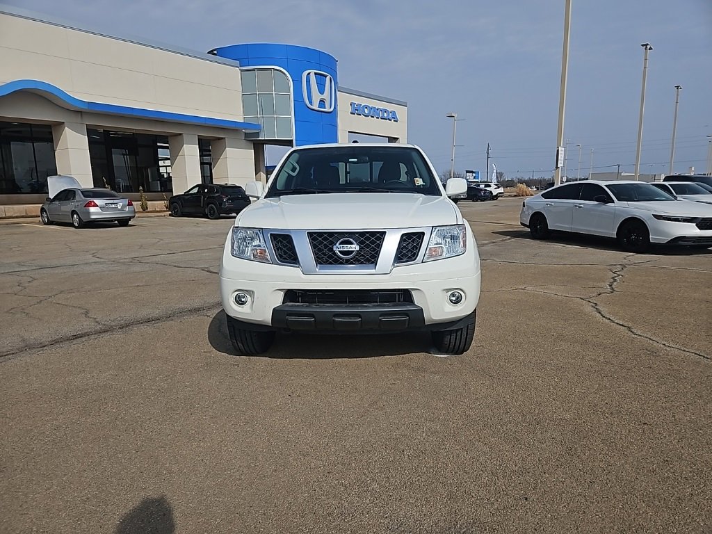 Used 2019 Nissan Frontier PRO-4X image 2