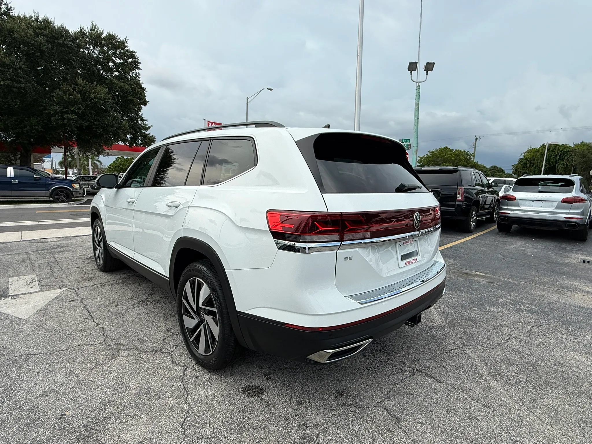 Used 2024 Volkswagen Atlas SE FWD image 3